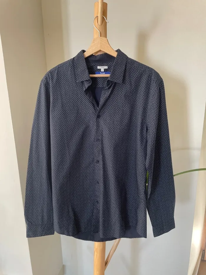 Chemise bleu marine à motif