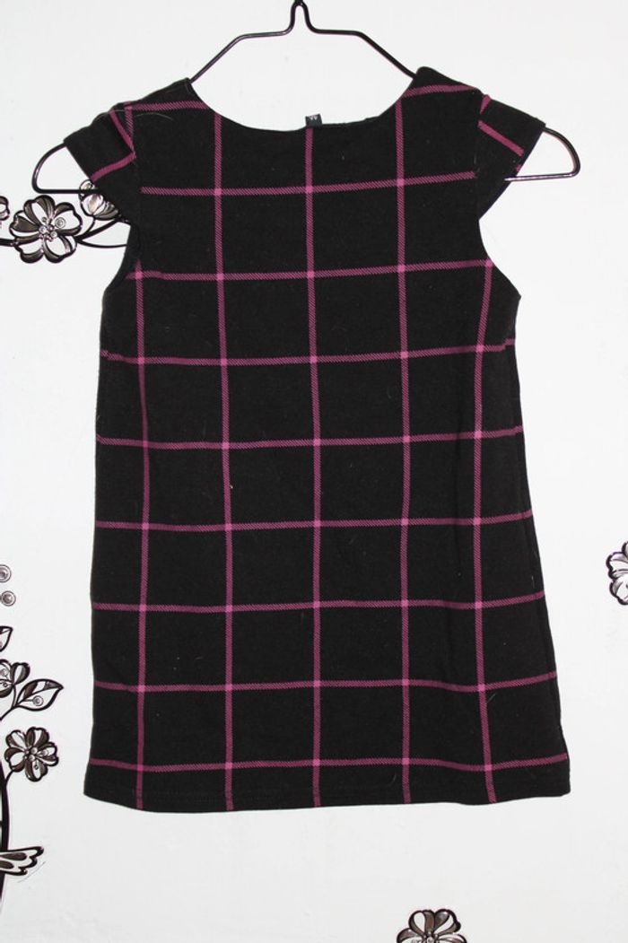 🖤💖 Robe noire à carreaux roses - Taille 4 ans - Très bon état 💖🖤 - photo numéro 2