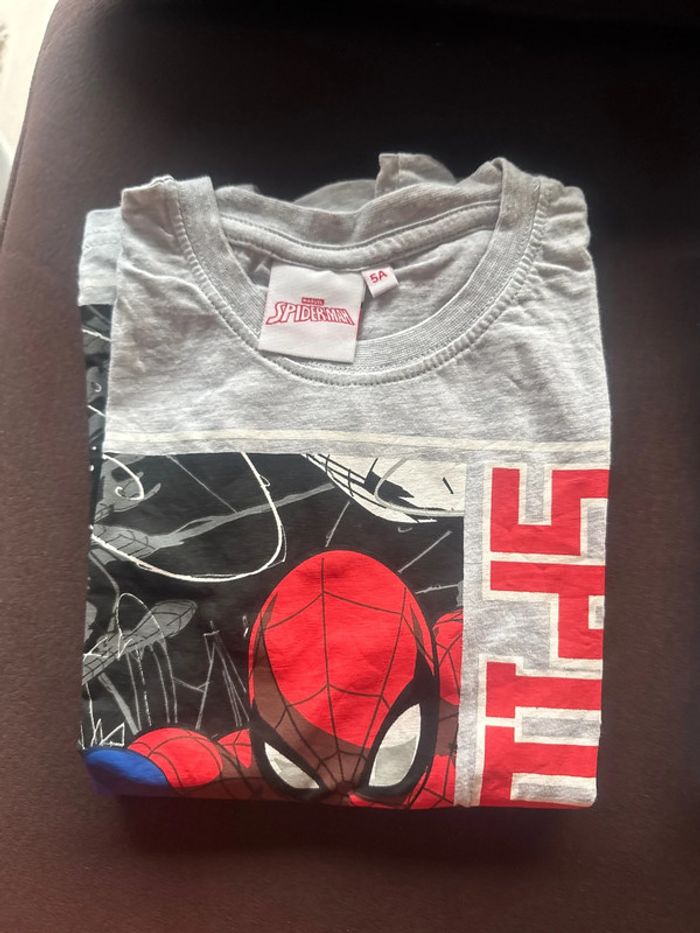 Lot n’2 de 2 T-shirts MC Spiderman garçon 5 ans