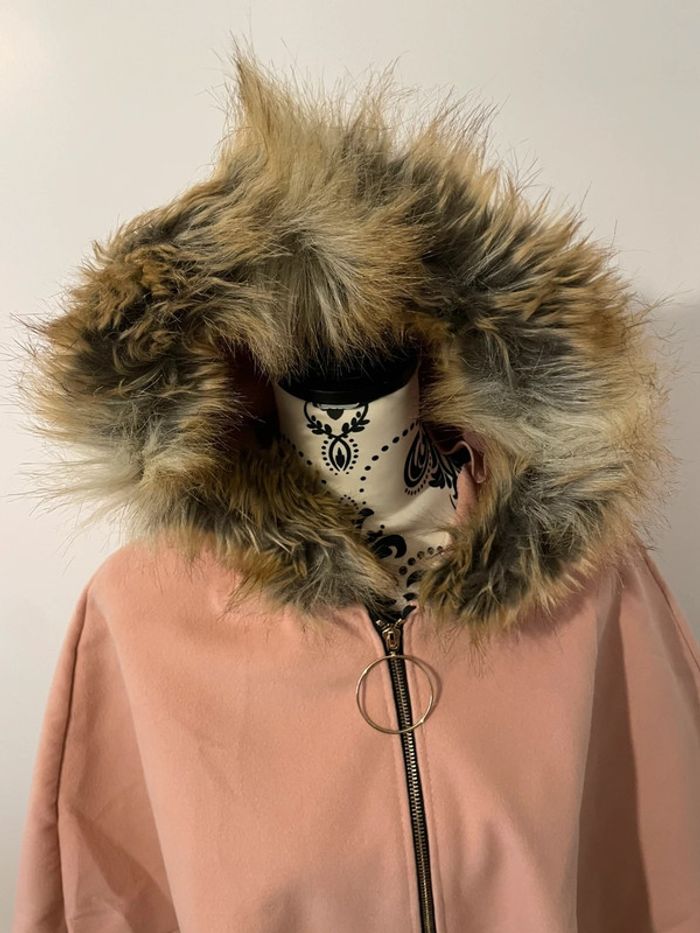 Veste sans manche poncho rose à capuche fourrure beige en polaire taille unique - photo numéro 4