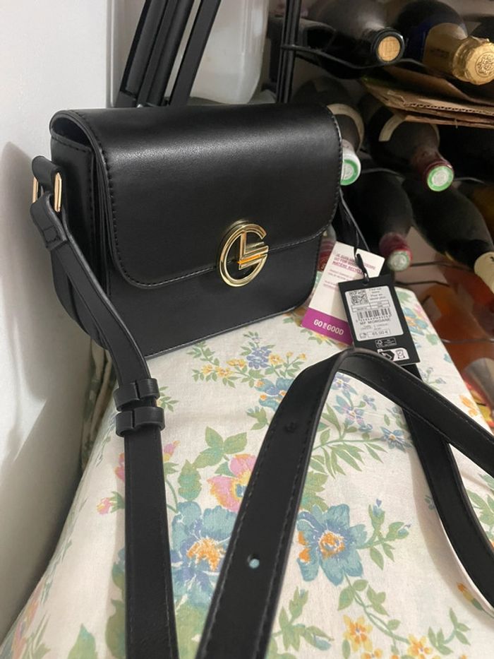 prix en boutique 65€, Sac besace Galeries Lafayette enduit lisse