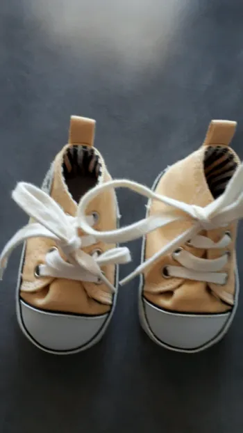 Baskets taille 16/17(0/3mois)