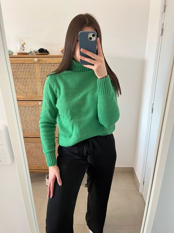 Pull en laine vert col roulé Zara