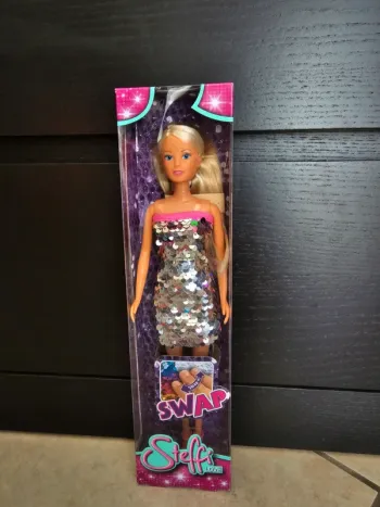 poupée robe paillette 29 cm Steffi love