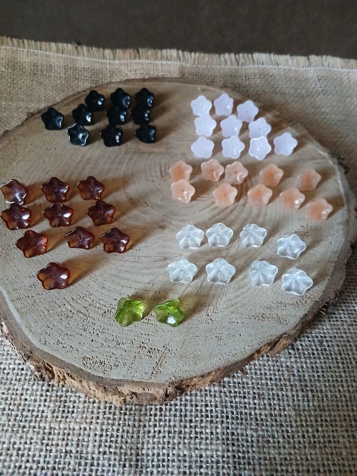 Lot de 50 perles en verre fleur noir marron rose beige transparente verte - photo numéro 2