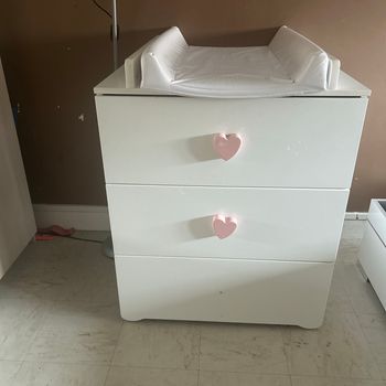 Commode à langer plus matelas à langer fourni