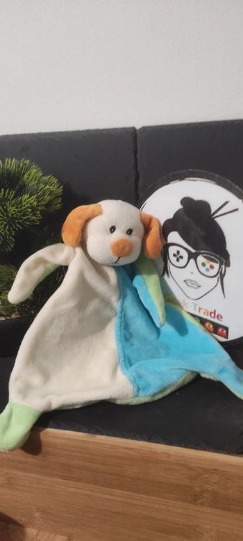 Doudou plat chien blanc bleu vert orange toi toys Beige