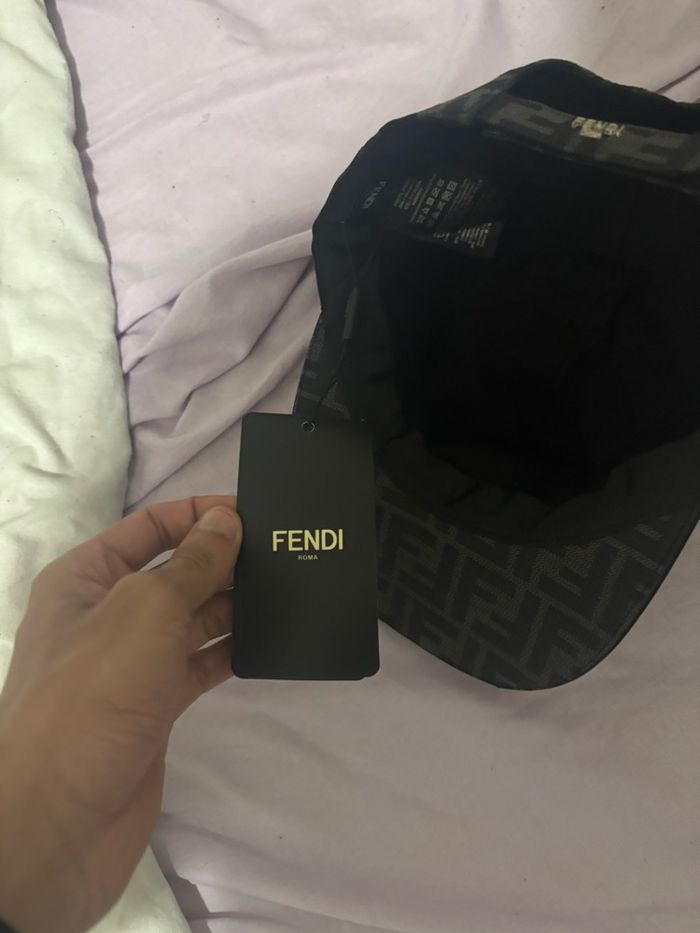 Casquette Fendi - photo numéro 4