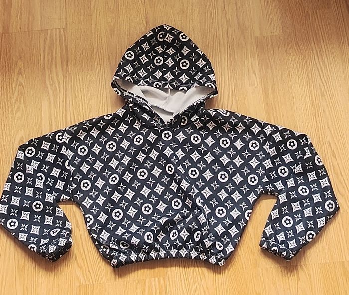 Crop top a capuche
