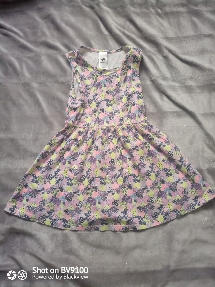 Robe fille taille 5 ans - photo numéro 2