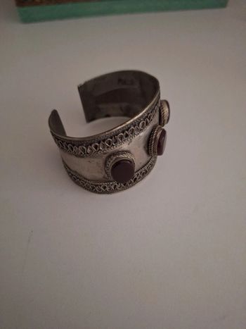 Manchette, bracelet jong ouvert en métal berbère