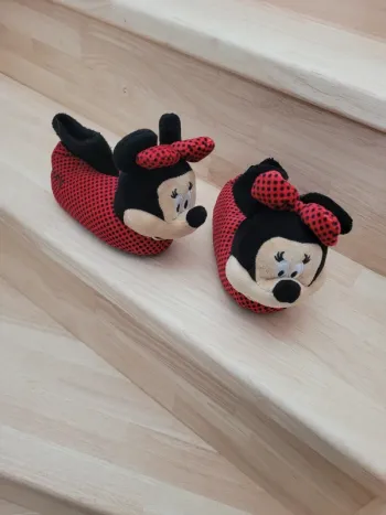 Chaussons peluche Minnie taille 24