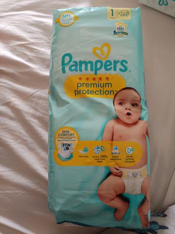 Couches bébé Pampers 1 er age neuf avec étiquette.