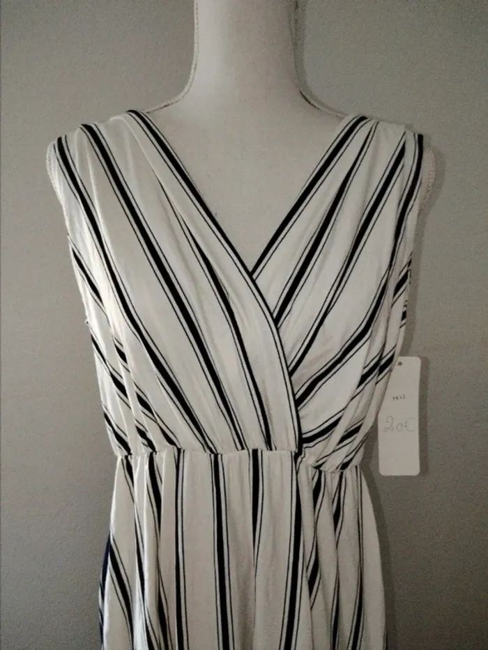 Robe longue à rayures sans manches blanche - photo numéro 2