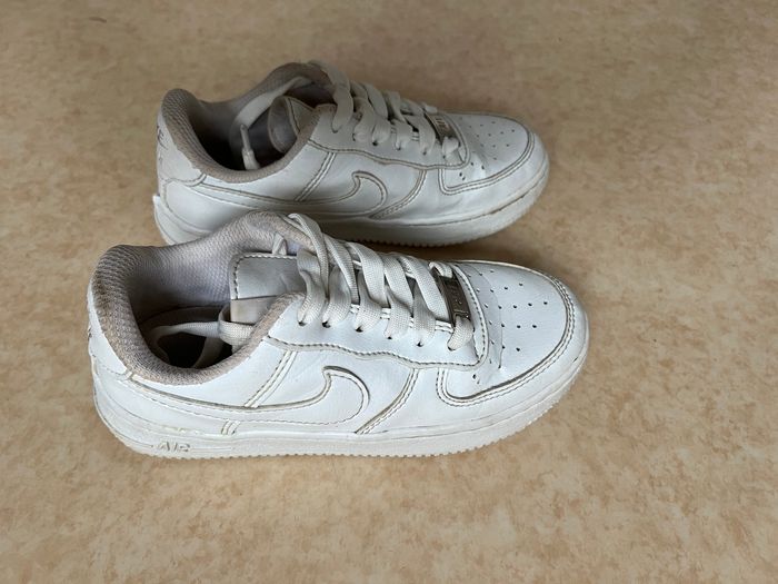 Basket Nike air force one blanche 32 enfant en bon état