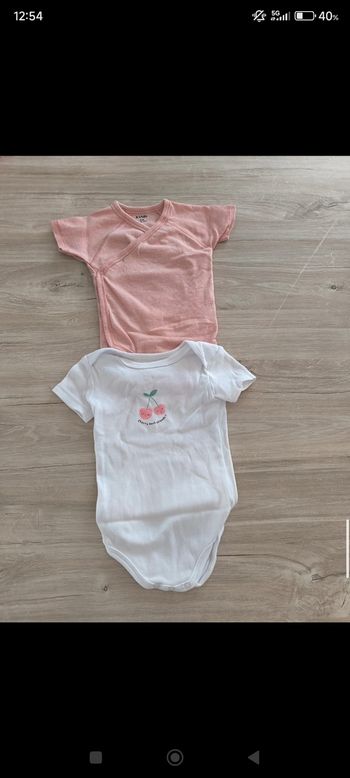 Bodies taille 9 mois