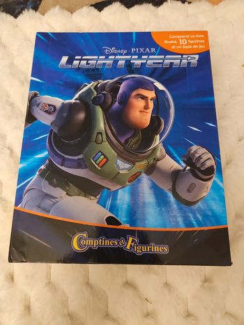 Livres avec figurines