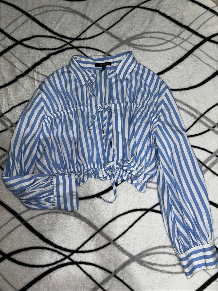 Chemisier bleu et blanc