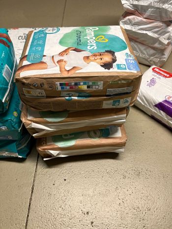 Gros lot de couches + produits