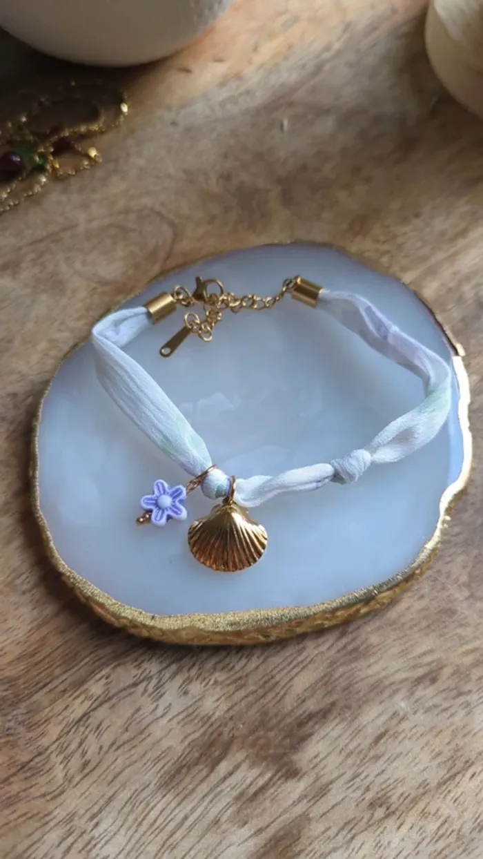 Bracelet en tissu et à charms coquillage - photo numéro 2