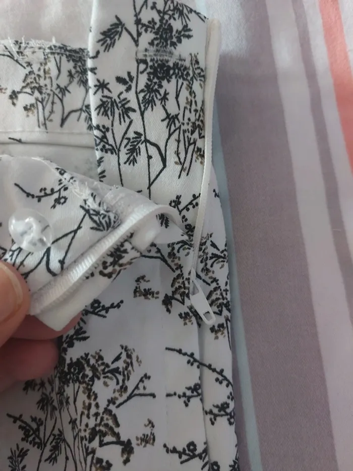 Magnifique pantalon cigarette motifs feuillage noir - photo numéro 6