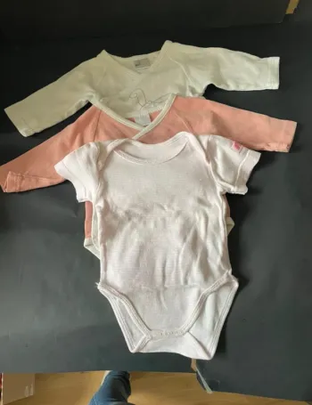 3 bodys fille 3 mois