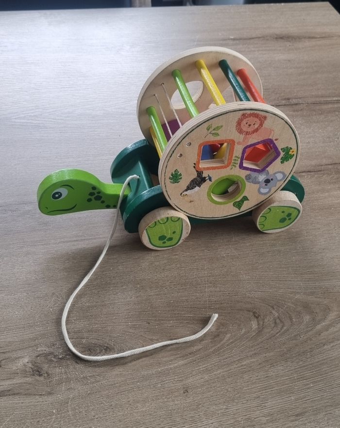 Tortue en bois à tirer avec jeu de formes - photo numéro 2