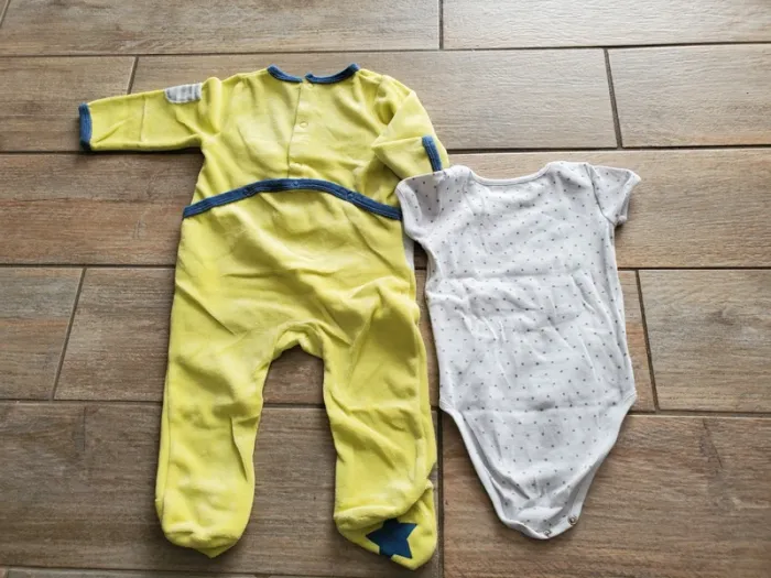 Lot pyjama et bodie 9 mois - photo numéro 2