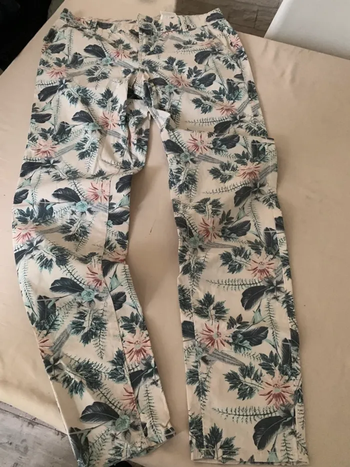 Pantalon camaïeu taille 38 style chino tres bon état motifs fleurs - photo numéro 2
