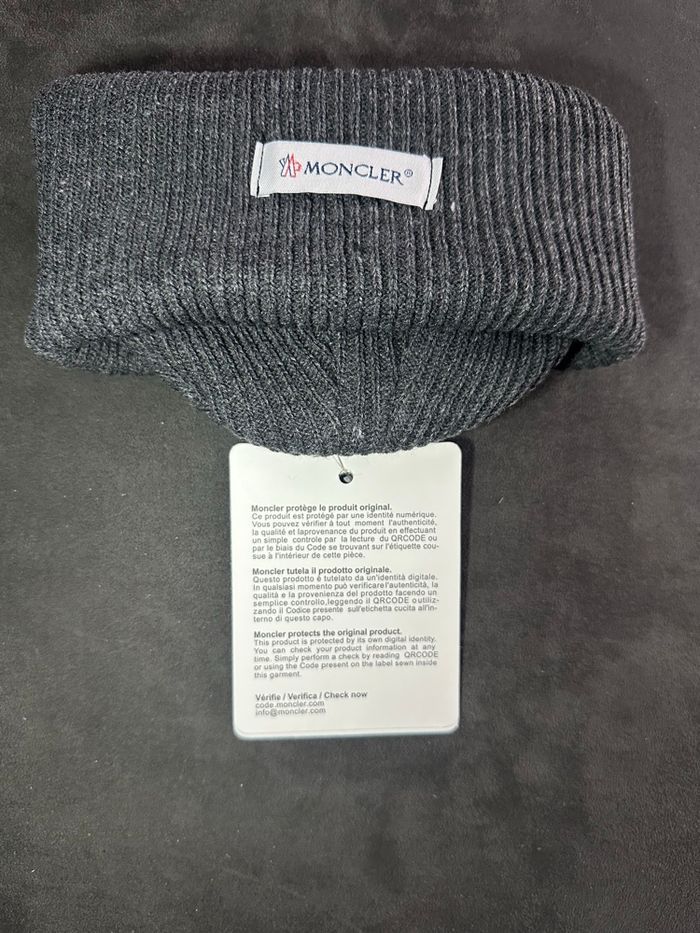 Bonnet Moncler gris  avec étiquette - photo numéro 4