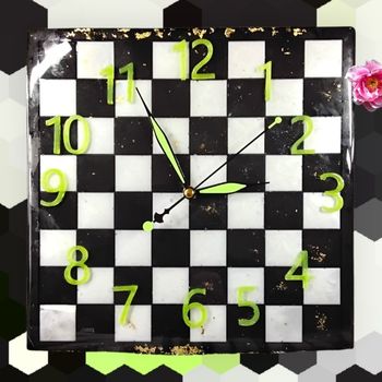Horloge décorative noir & blanc – Esprit jeu d’échecs