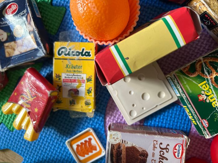 Caisse enregistreuse avec accessoires panier de courses, aliments et un peu de dînette - photo numéro 8