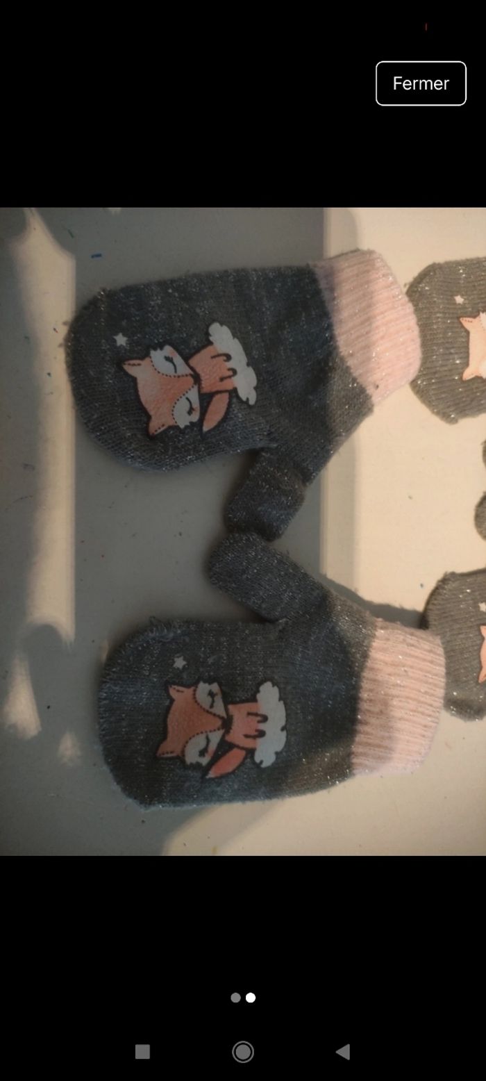 Lot de 2 paires de gants bébé fille taille 12 mois en très bon état - photo numéro 2