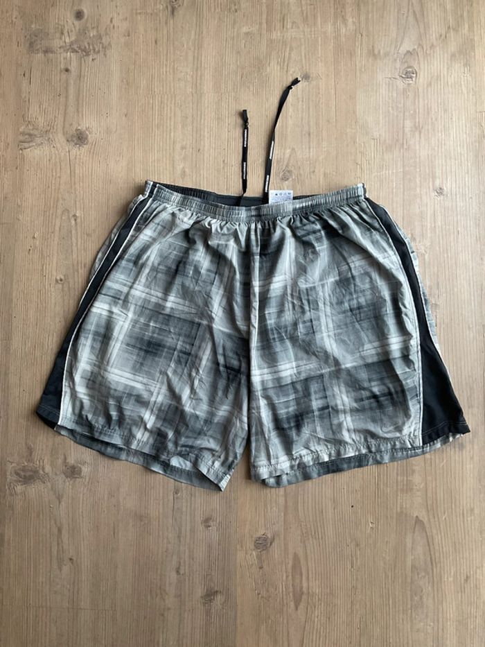 Short léger de sport à carreaux gris pour homme Nike Running taille XL 453