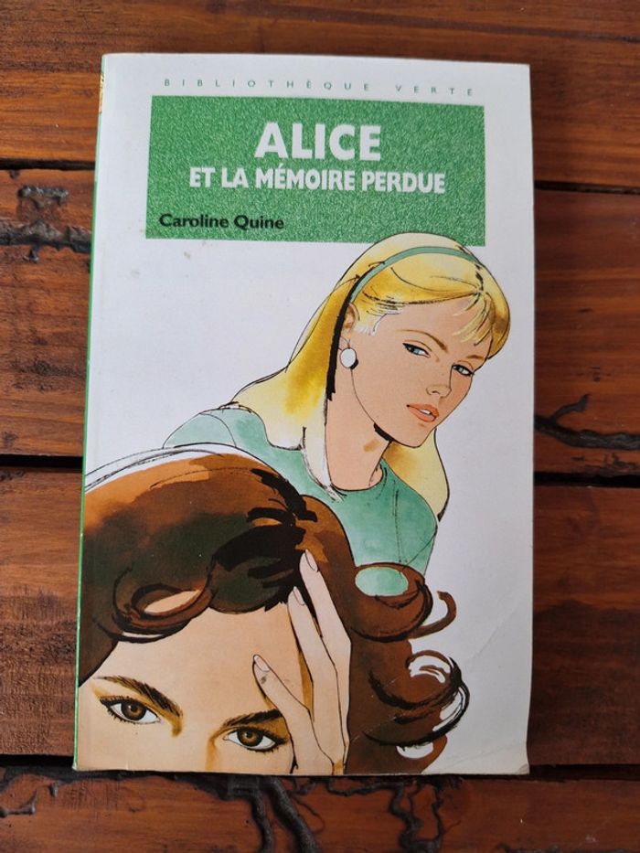 Livre "Alice et la Mémoire Perdue" de Caroline Quine - Bibliothèque Verte
