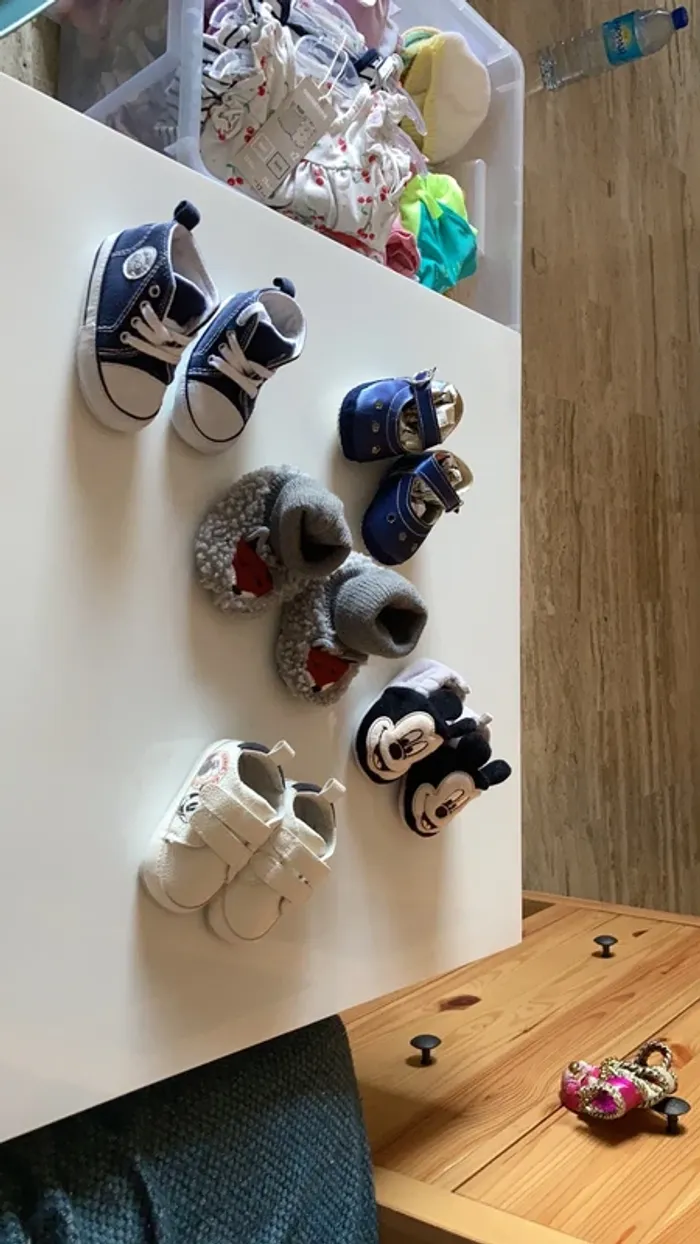 Lot de chaussures et chaussons