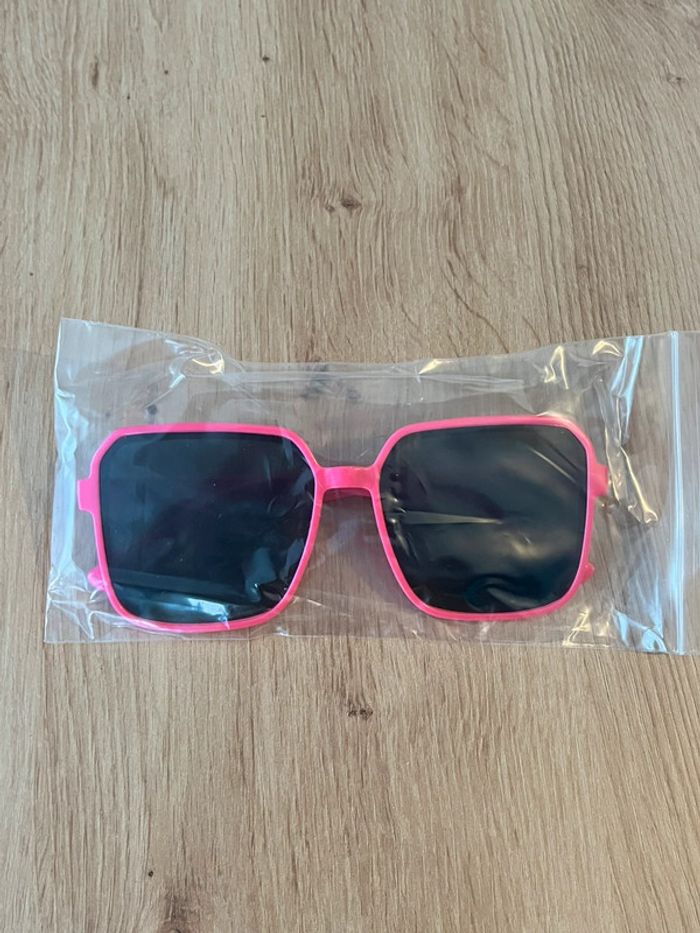 Lunettes de soleil femmes neuves - photo numéro 6
