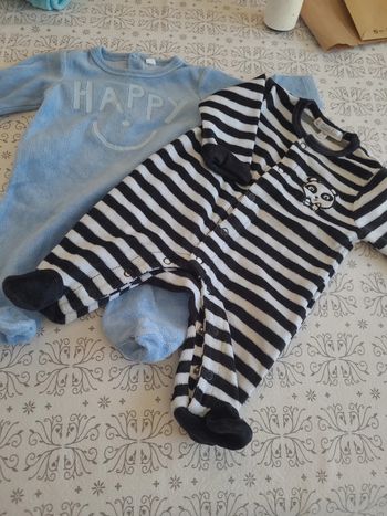 👶lot 2 pyjamas 1 mois👶