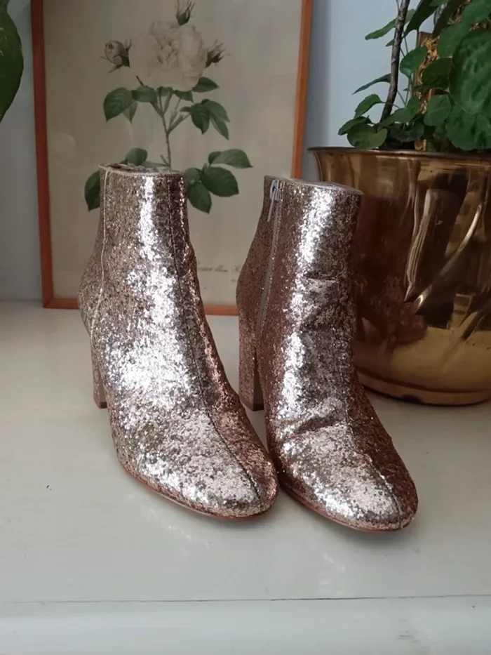 Bottines dorées paillettes Studio Céleste p.36 - photo numéro 3