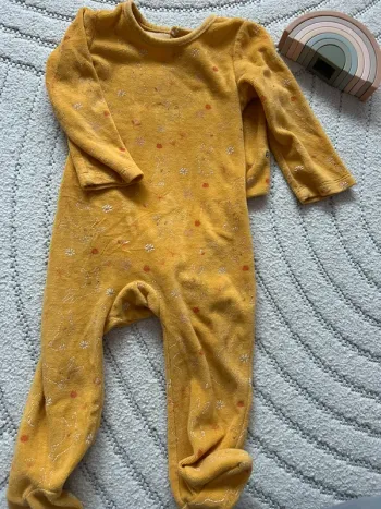 Pyjama moutarde lapin