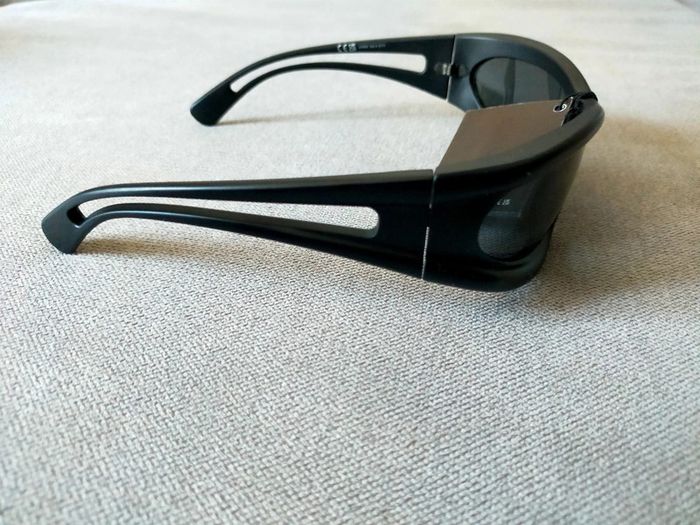 Lunettes de soleil noires – style sport et urbain - photo numéro 3