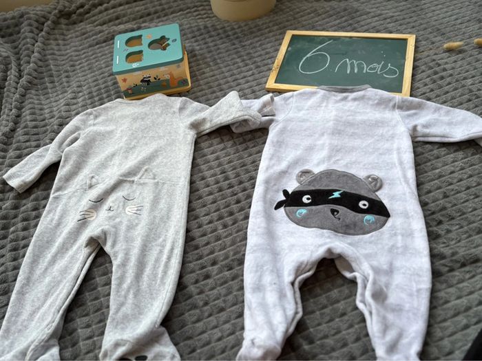 Lot de deux superbes pyjamas mixte pour bébé , taille 6mois - photo numéro 3