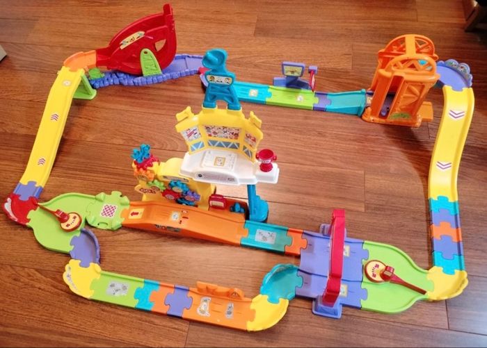 Mon super circuit radiocommandé Tut tut bolides VTech - photo numéro 3