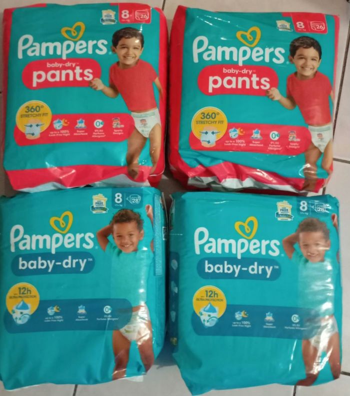 Lot de 4 paquets de couches Pampers baby dry taille 8