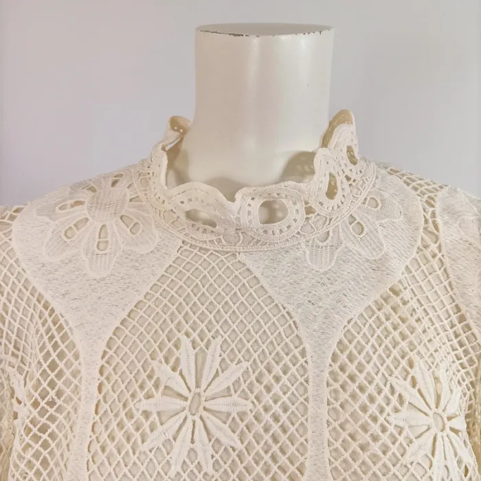 Blouse dentelle écrue Miss Chawn Paris col montant ajouré romantique – Taille M A735 - photo numéro 2