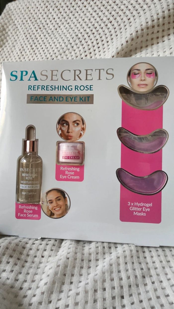Coffret Cadeau Spa Secrets "Refreshing Rose" - Pour un Rituel de Soin Doux et Éclatant !