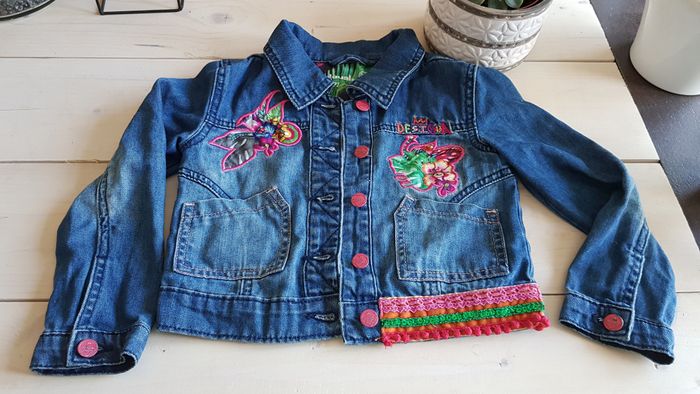 Veste en jean brodée - photo numéro 2