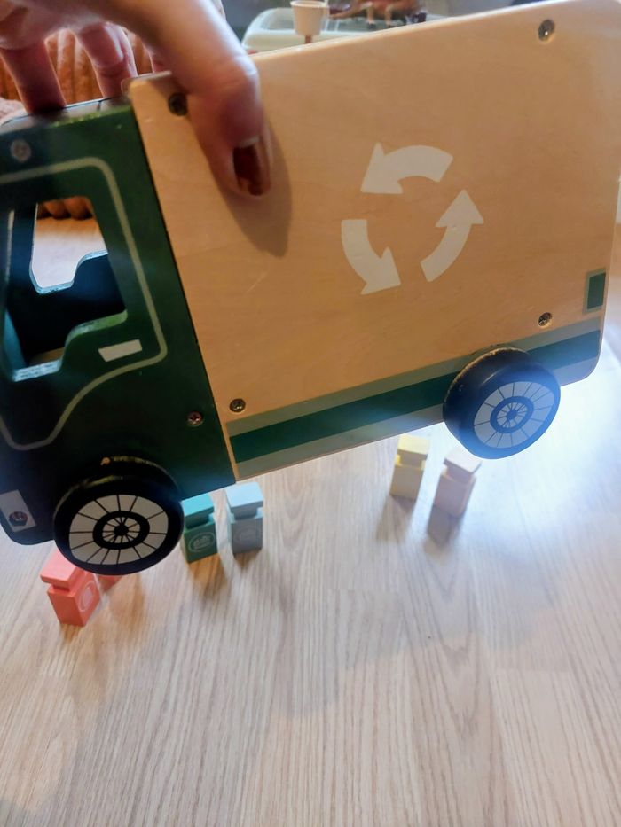 Jouet enfant, camion de recyclage en bois - photo numéro 6