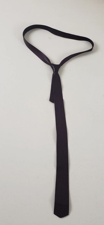 Cravate cuir