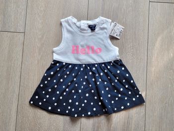 Robe d'été blanche et bleu marine. Fille 1 mois. Marque Kiabi